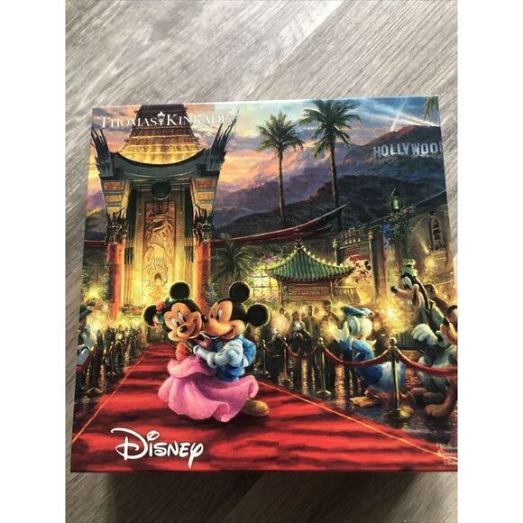 Disney-Mickey And Minnie In Hollywood Red Carpet 750 Piece Puzzle. Pre Owned - Picture 1 of 4